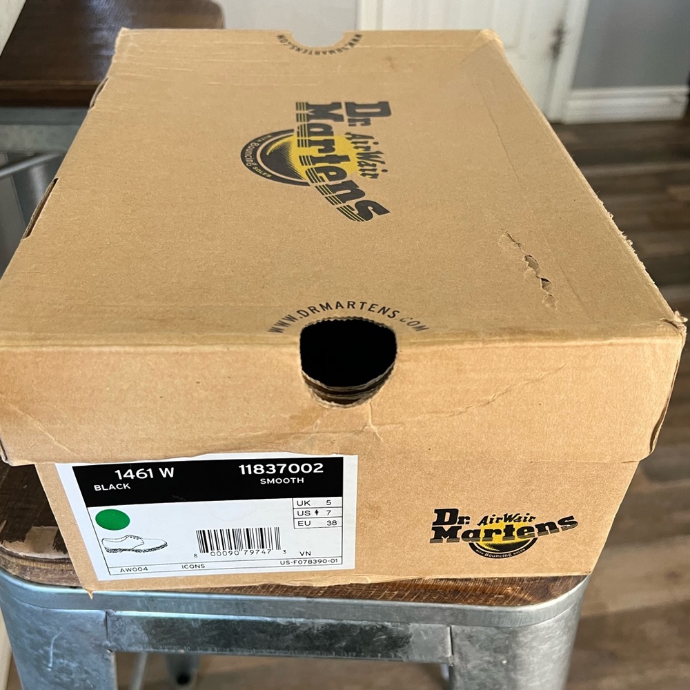 Black smooth Doc Martin great condition women’s size 7